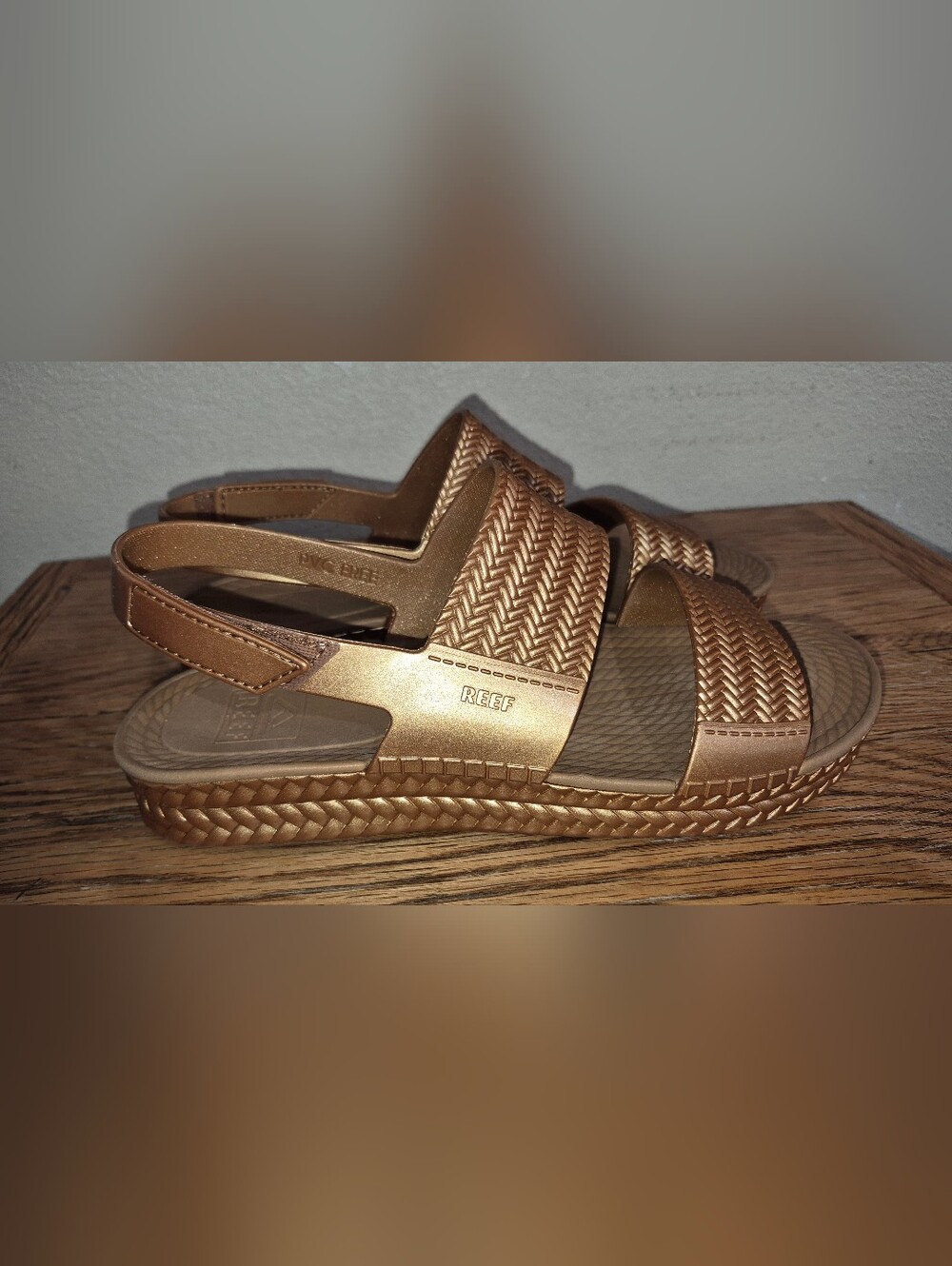 Reef Women's Water Vista Sandals in a Bronzed, Textured Finish Size 9 - Picture 6 of 6